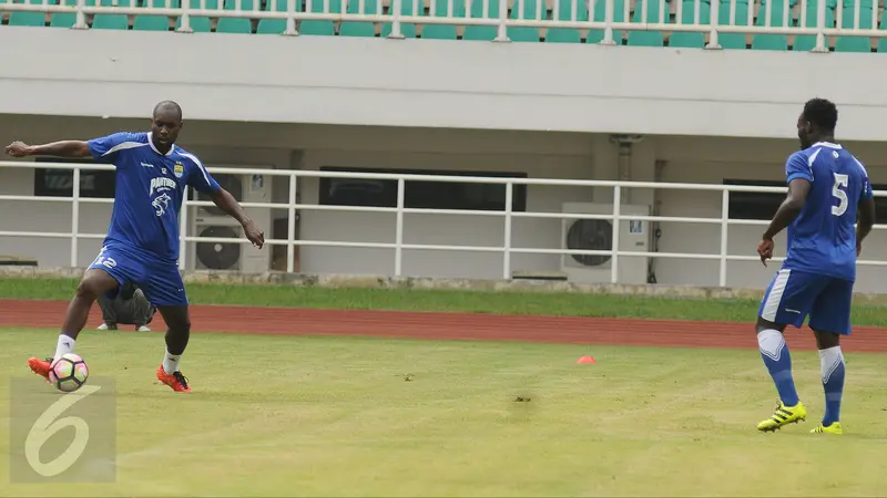 20170421-Hadapi PS TNI, Persib Latihan di Pakansari-Tebe