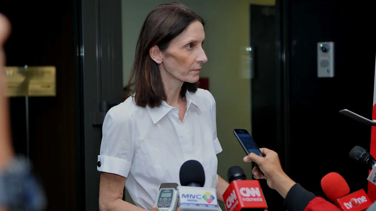 Duta Besar Prancis untuk Indonesia Corinne Breuze menggelar konferensi pers di Kedubes Prancis, Jakarta, Sabtu (14/11/2015).