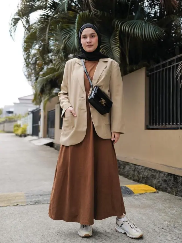 10 Ide OOTD Blazer Casual Hijab dari Dinda Hauw hingga Citra Kirana