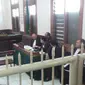 Terdakwa Desi Ariani menjalani sidang kasus penculikan bayi di PN Bandung, Jabar. (Liputan6.com/Okan Firdaus)