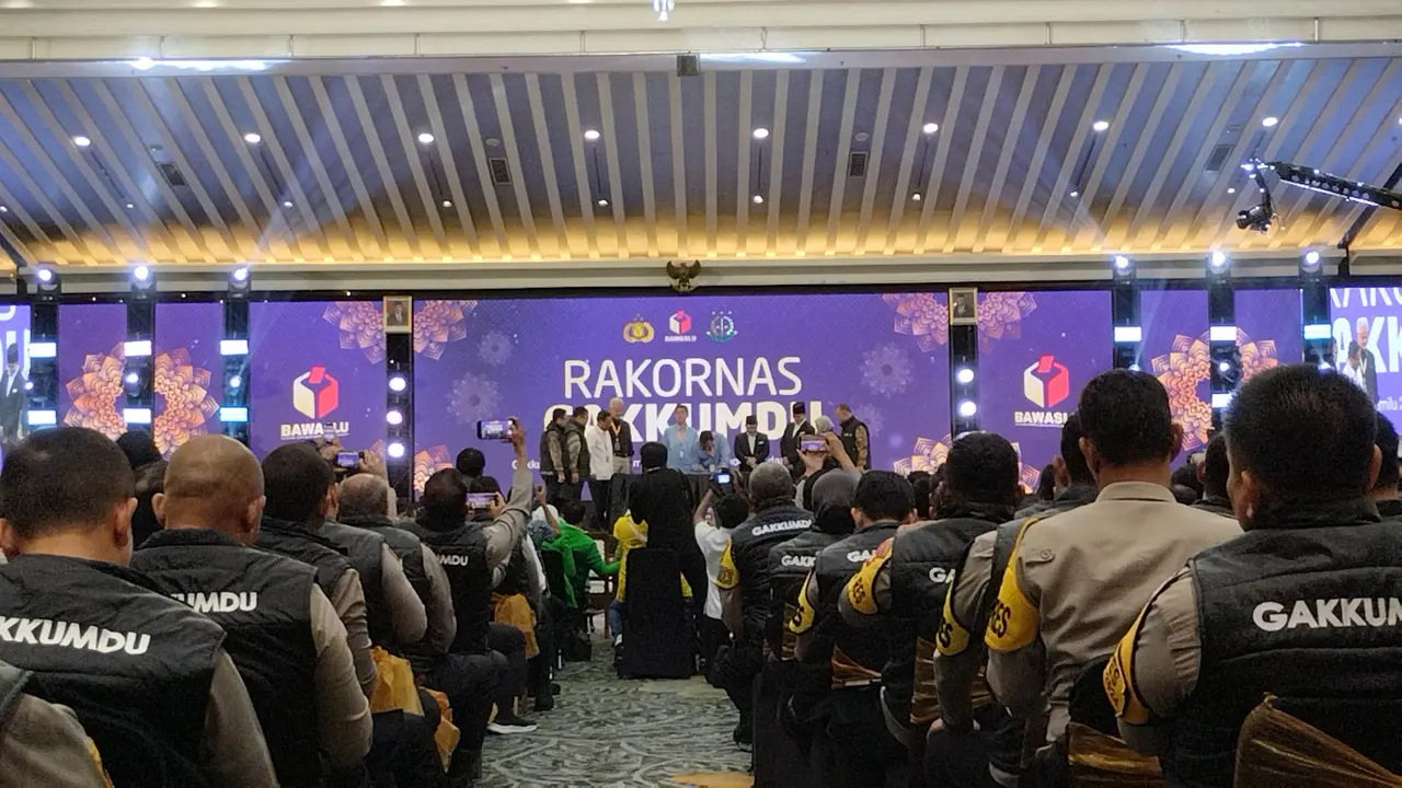 Penandatanganan deklarasi kampanye damai, tertib, dan juga taat hukum peserta pemilu 2024 dilaksanakan dalam Rapat Koordinasi (Rakornas) Sentra Penegakan Hukum Terpadu Pemilu (Gakkumdu), Senin (27/11/2023). (Liputan6.com/Winda Nelfira)