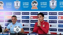 John Herdman dan Nadeo Argawinata mengikuti konferensi pers di Stadion Pakansari, Bogor, Jawa Barat, Minggu (26/7/2026) jelang laga melawan Kamboja di Piala AFF 2026 (Bola.com/Hery Kurniawan)