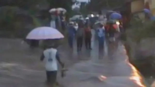 Banjir Lahar Dingin Hambat Akses Jalan
