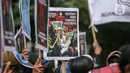 Selain itu, massa juga melakukan aksi teatrikal untuk memggambarkan suasana mencekam Tragedi Berdarah Urumqi 5 Juli 2009. (Liputan6.com/Faizal Fanani)