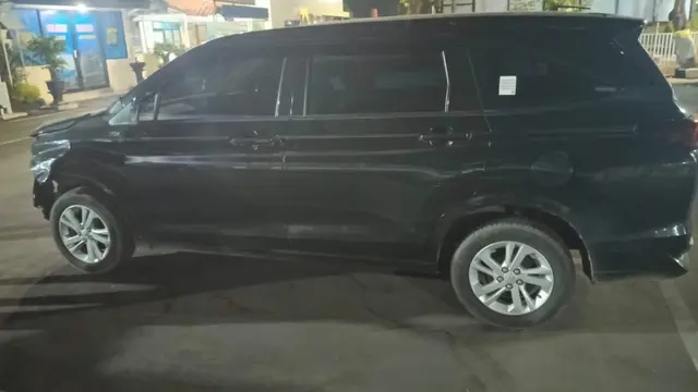 Barang bukti mobil driver taksi online dirampok di Tangerang. (Liputan6.com/Zahraa Devana).