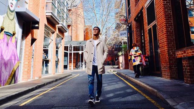 FOTO: Gaya Kasual Joe Taslim Saat Berlibur