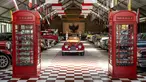 Foto yang diambil pada 14 Oktober 2025 ini menunjukkan mobil klasik Morgan Plus 8 tahun 1990 di Kebon Vintage Cars Bali. Di tengah hiruk pikuk Kota Bali, tersembunyi sebuah garasi yang menyimpan jejak-jejak kejayaan otomotif dunia. Ratusan mobil antik nan menawan terparkir rapi, seolah siap membawa kita kembali ke era keemasan masing-masing. (Dicky Bisinglasi/AFP)