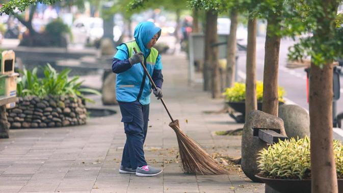 577 Petugas Kebersihan Bandung Siaga Penuh Sambut Malam Tahun Baru 2026
