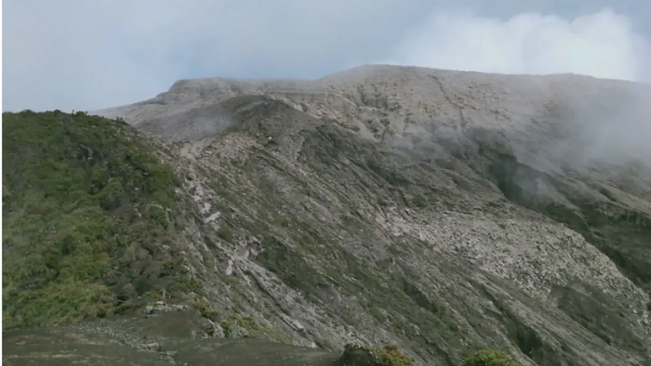 Menyusuri Jalur Pendakian Gunung Kerinci yang Sarat Misteri