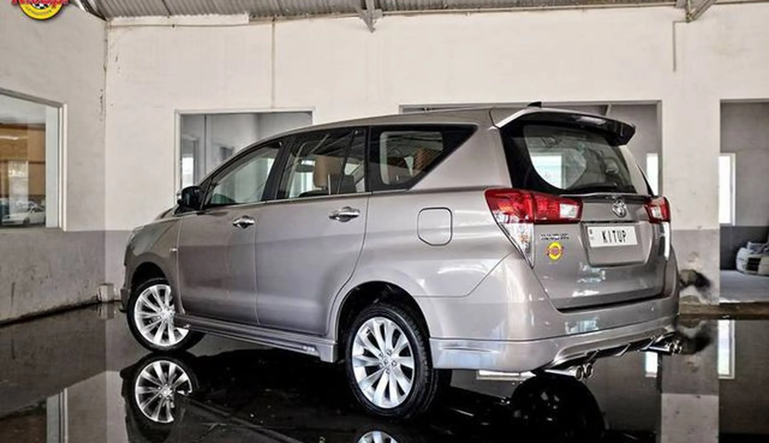 Toyota Innova Crysta Upgrade Penampilan dengan Aero Kit Galeri