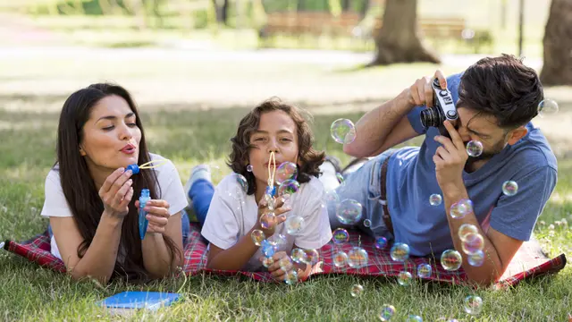 Lakukan kegiatan dan rutinitas menyenangkan dengan anak secara konsisten