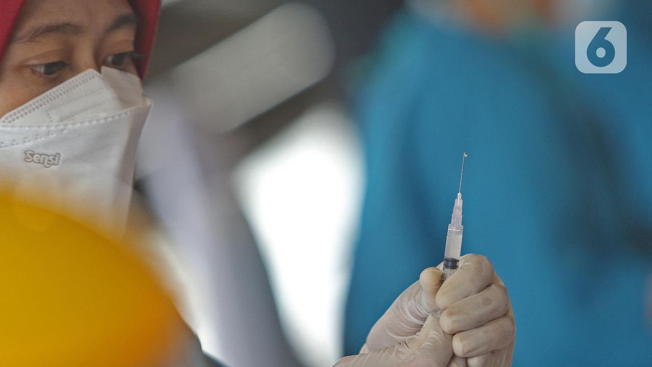 Vaksinasi di Stasiun Bogor