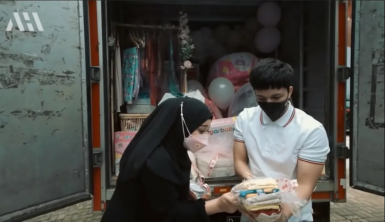 Aurel Hermansyah dan Atta Halilintar (Youtube/AH)