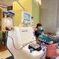 Penyintas Covid-19 mengikuti donor massal plasma konvalesen di Tangcity Mall, Kota Tangerang. (Liputan6.com/Pramita Tristiawati)