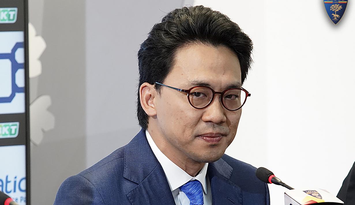 Kembalinya Lecce ke Serie A menggugah CEO Emtek, Alvin Sariaatmadja untuk memiliki 10 persen saham klub. (twitter/OfficialUSLecce)