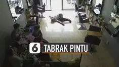 Ada-ada saja yang dilakukan seorang pria ini karena harus terkapar saat menabrak pintu geser transparant.