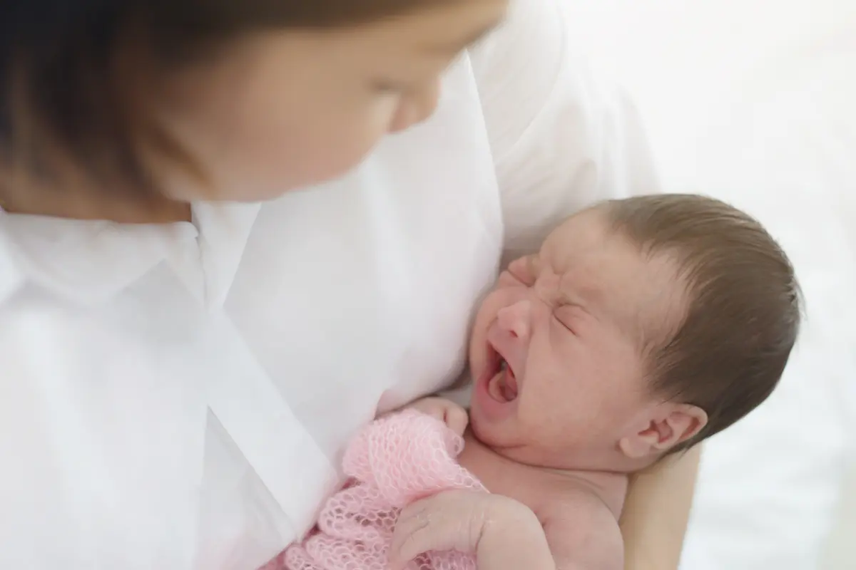 bayi menangis