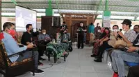 Focus Group Discussion (FGD) bersama para pelaku dan pegiat ekonomi kreatif (ekraf), digelar Pemerintah Kota Malang di Pasar Seni Bareng (Pasebar) pada Jumat (10/12)/Istimewa.