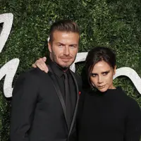 David Beckham dan Victoria Beckham memang telah menjadi salah satu pasangan selebriti Hollywood yang paling romantis dan membuat iri orang banyak akan keharmonisannya. (AFP/JUSTIN TALLIS)