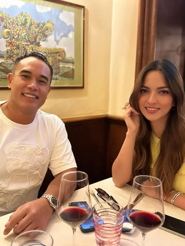 Gaya Nia Ramadhani Berpose Ria di Jalanan Milan Italia, Cantiknya Disebut Saingi Britney Spears