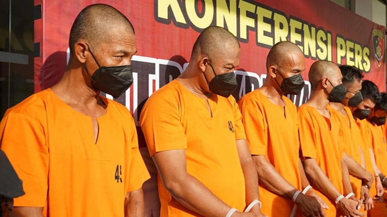 Tersangka penganiayaan terhadap tahanan di Polsek Bukitraya, Pekanbaru.