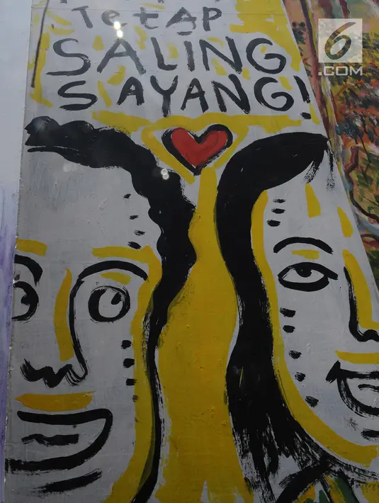 Sebuah mural pemilu menghiasi tembok di Jalan Karet, Depok, Jawa Barat, Rabu (20/3). Mural tersebut mengajak masyarakat untuk berpartisipasi dalam menyukseskan pemilu dengan cara damai dan menjaga meski berbeda pilihan. (Liputan6.com/Herman Zakharia)
