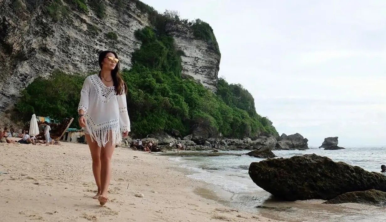 Sebelum mewakili Jawa Timur menjadi Miss Jatim 2019, Tamara Gondo pernah mengikuti ajang Majalah Gadis Sampul pada tahun 2013.(Liputan6.com/IG/@tamarawuu)