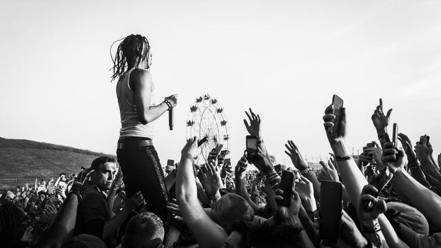 Ilustrasi konser, fans, penggemar