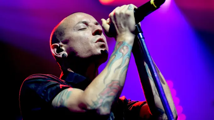 [Bintang] Akan Berulang Tahun, Ini Kado Talinda untuk Chester Bennington