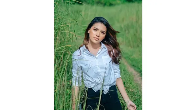 7 Pesona Sarlin Jones, Peraih Mahkota Miss Grand Indonesia 2019