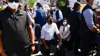 Demo Kematian George Floyd di Kanada, PM Trudeau Berlutut di Tengah Massa