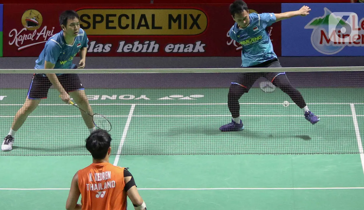 Meski menang, Mohammad Ahsan/Hendra Setiawan mengakui pertandingan melawan Supak Jomkoh/Kittinupang Kedren merupakan laga yang sulit. (Liputan6.com/Herman Zakharia)