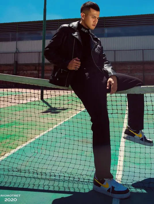 Bukan tanpa alasan, Junot tidak ingin pacaran karena ia mencari calon istri. Ia pun berusaha menaati ajaran agama Islam yang memang tidak memperbolehkan pacaran. (Instagram/herjunotali.studio)