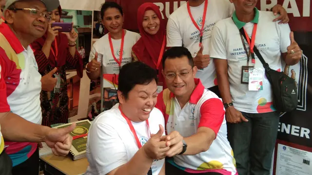 Menteri Sosial mengunjungi stand BLBI Abiyoso di puncak perayaan Hari Disabilitas Internasional 2019 (Liputan6.com/Giovani Dio Prasasti)