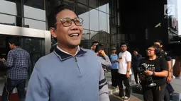 Ketua DPRD Jawa Timur, Abdul Halim Iskandar meninggalkan Gedung KPK seusai memenuhi panggilan penyidik di Jakarta, Selasa (31/7). Ini kali kedua Halim dipanggil penyidik setelah sebelumnya tak bisa hadir karena sakit. (Merdeka.com/Dwi Narwoko)