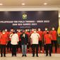 Ketua Umum PP PBSI Agung Firman Sampurna melepas tim putra bulu tangkis Indonesia yang siap berjuang di SEA Games 2021 Hanoi, Vietnam, pada Mei 2022. (foto: PBSI)