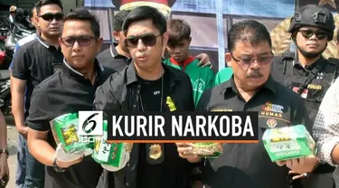 Satuan Narkoba Polres Metro Jakarta Barat menangkap 4 kurir narkoba jaringan internasional.