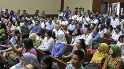 Suasana sidang pembacaan tuntutan mantan Dirut Pertamina Karen Agustiawan di Pengadilan Tipikor, Jakarta, Senin(10/6/2019). Karen Agustiawan dinyatakan bersalah terkait investasi Pertamina yang merugikan keuangan negara senilai Rp 568,066 miliar. (Liputan6.com/Herman Zakharia)