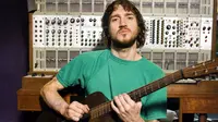 John Frusciante (beardedgentlemenmusic.com)