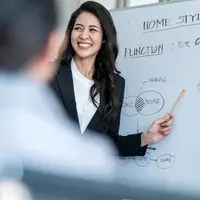 Agar tidak belibet pastikan kamu latihan dengan cara ini saat bicara di depan umum/copyright shutterstock/WHYFRAME