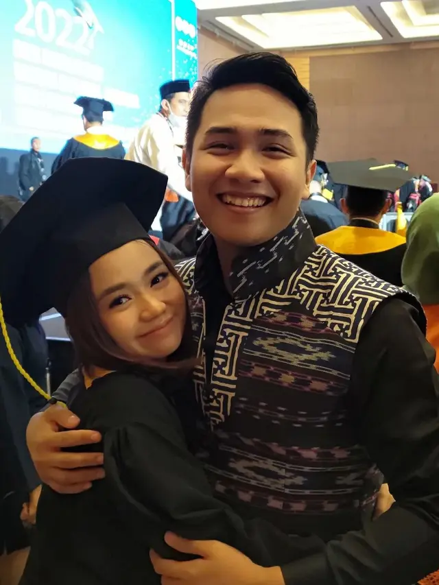 7 Momen Aulia DA Wisuda, Bahagia Bisa Lulus Kuliah Setelah Berjuang 4 Tahun