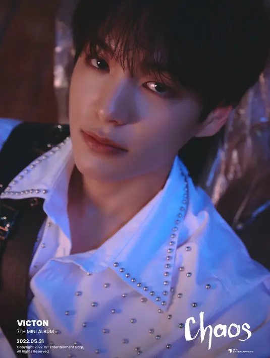 Heo Chan saat terlibat dalam comeback Victon di mini album Chaos. (Foto: IST Entertainment via Soompi)