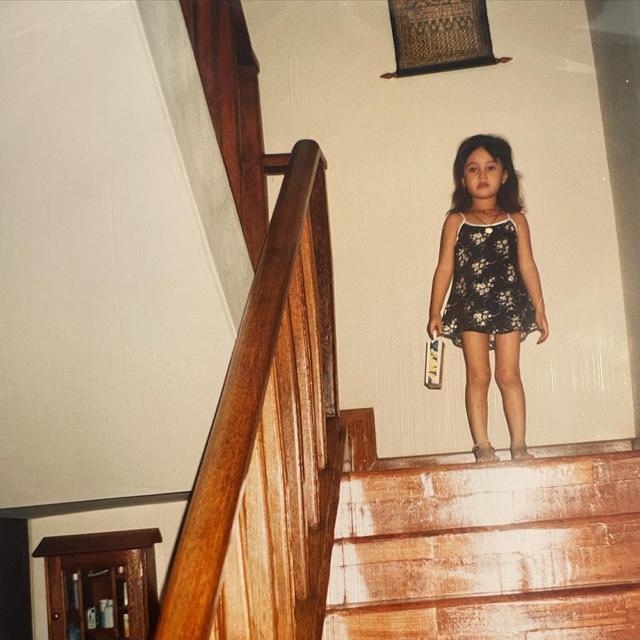Bikin Gemas, Ini 7 Potret Masa Kecil Anggika Bolsterli yang Sudah Menawan