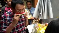 Blusukan di Jagakarsa, Ahok Borong Buah Segerobak