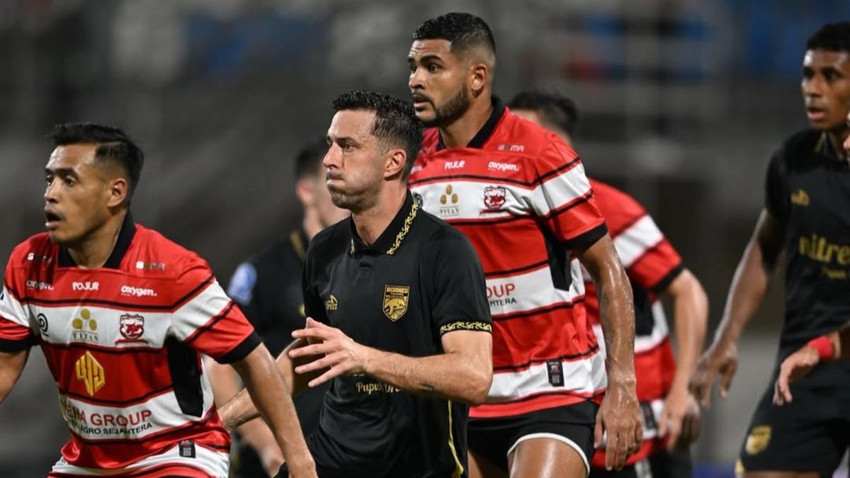 Insiden Pelemparan Bus Borneo FC: Panpel Madura United Minta Maaf dan Kutuk Keras Oknum Suporter