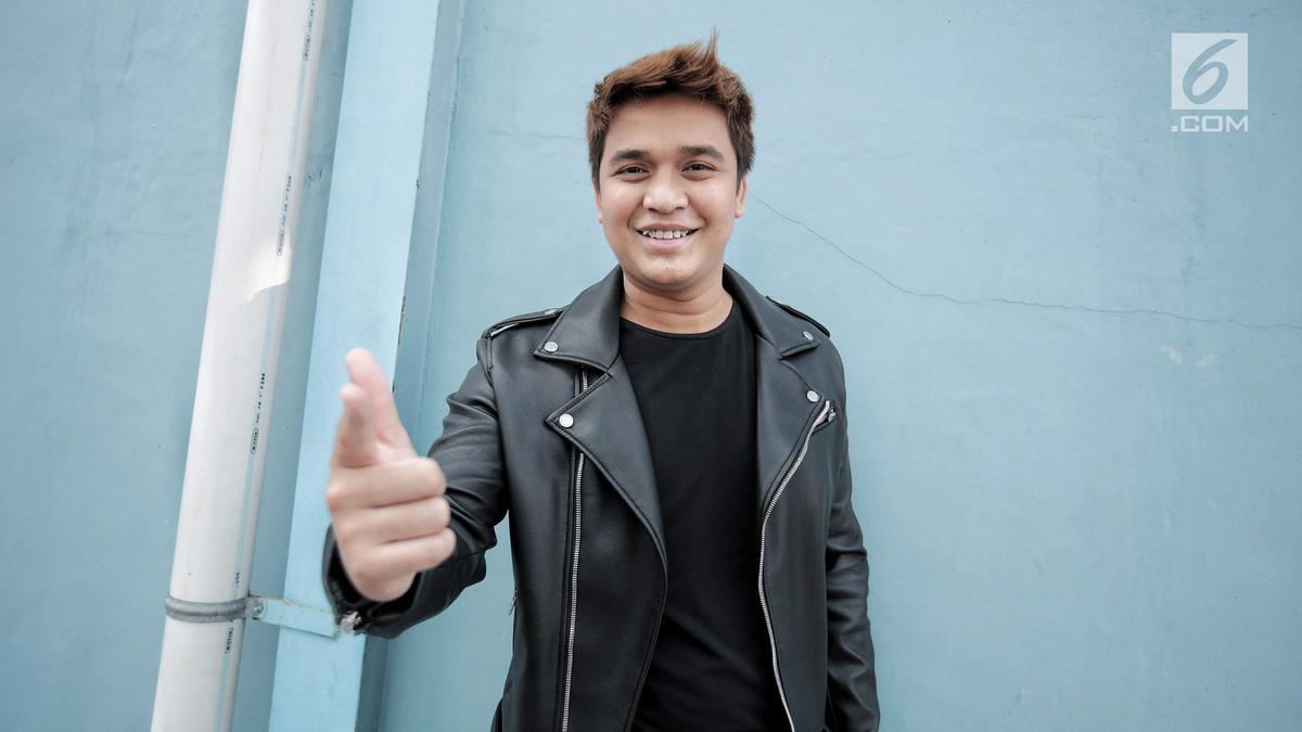 Billy Syahputra Spill Wajah Putranya yang Masih Disembunyikan: Matanya Abu-Abu Cokelat