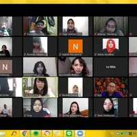 Kangen ngobrol seru-seruan dengan para anggota komunitas pembaca Fimela, Fimelahood? Kini ada Fimelahood from Home Getting Intimate lho.