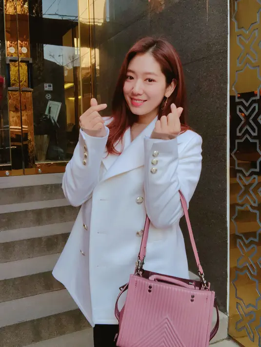 Bahkan aktris kelahiran 18 Februari 1990 ini malah bingung saat ditanya apakah dirinya sudah bahagia dengan kesuksesannya di dunia hiburang Korea Selatan. (Foto: instagram.com/ssinz7)