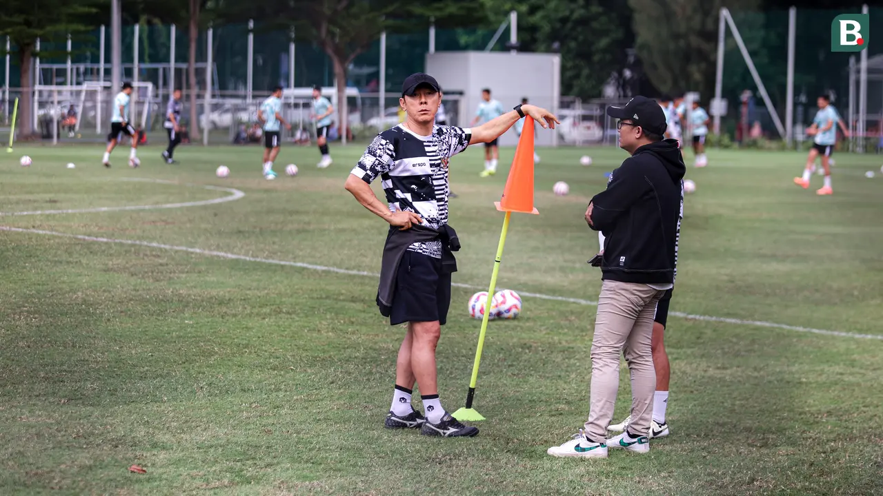Pelatih Timnas Indonesia, Shin Tae-yong di Lapangan B Gelora Bung Karno, Jakarta