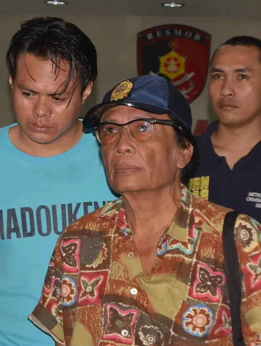 Torro Margen mengaku kenal Gatot Brajamusti alias Aa Gatot sejak 2012. Sejak lelaki yang dikenal sebagai guru spiritual itu menjabat Ketua PARFI. Dan dia mengaku hanya sekedar kenal. (Nurwahyunan/Bintang.com)